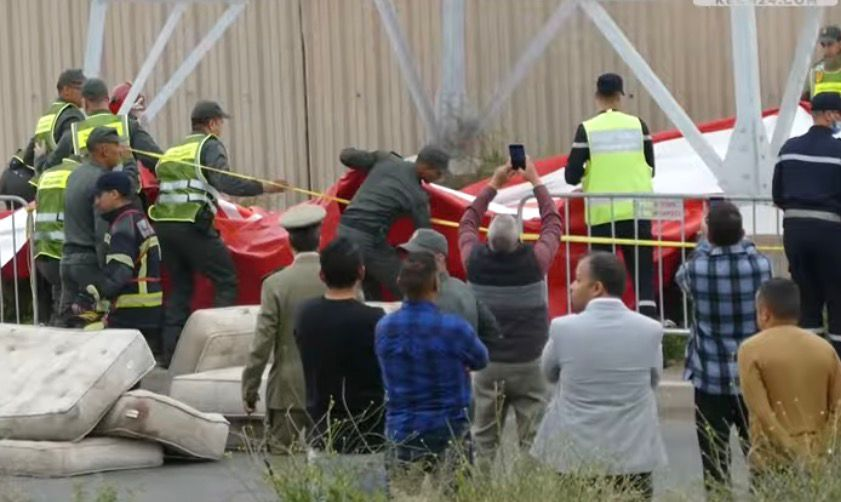 image-3 مراكش: محتج يعتصم للمرة الثانية بعمود كهرباء والسلطات تتدخل